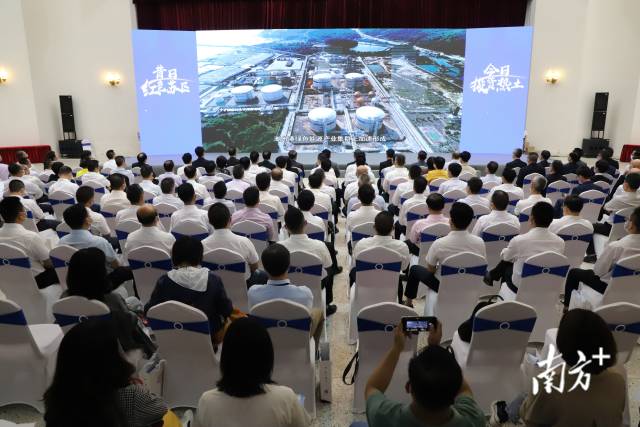 365bet(中国)官方网站
饶平县、365bet港经济开发区大招商启动暨招商项目签约仪式。